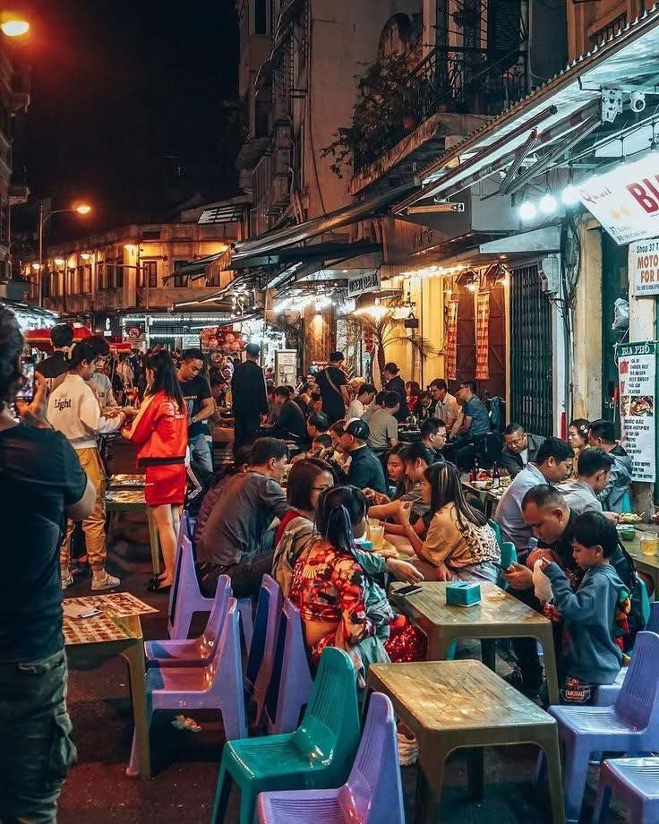 Tạ Hiện Street