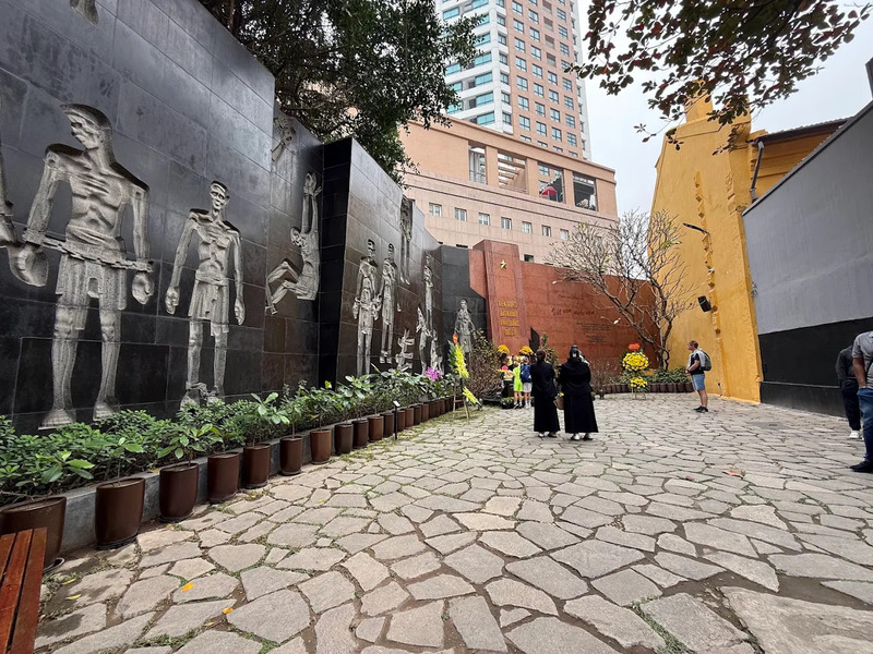Hoa Lo Prison