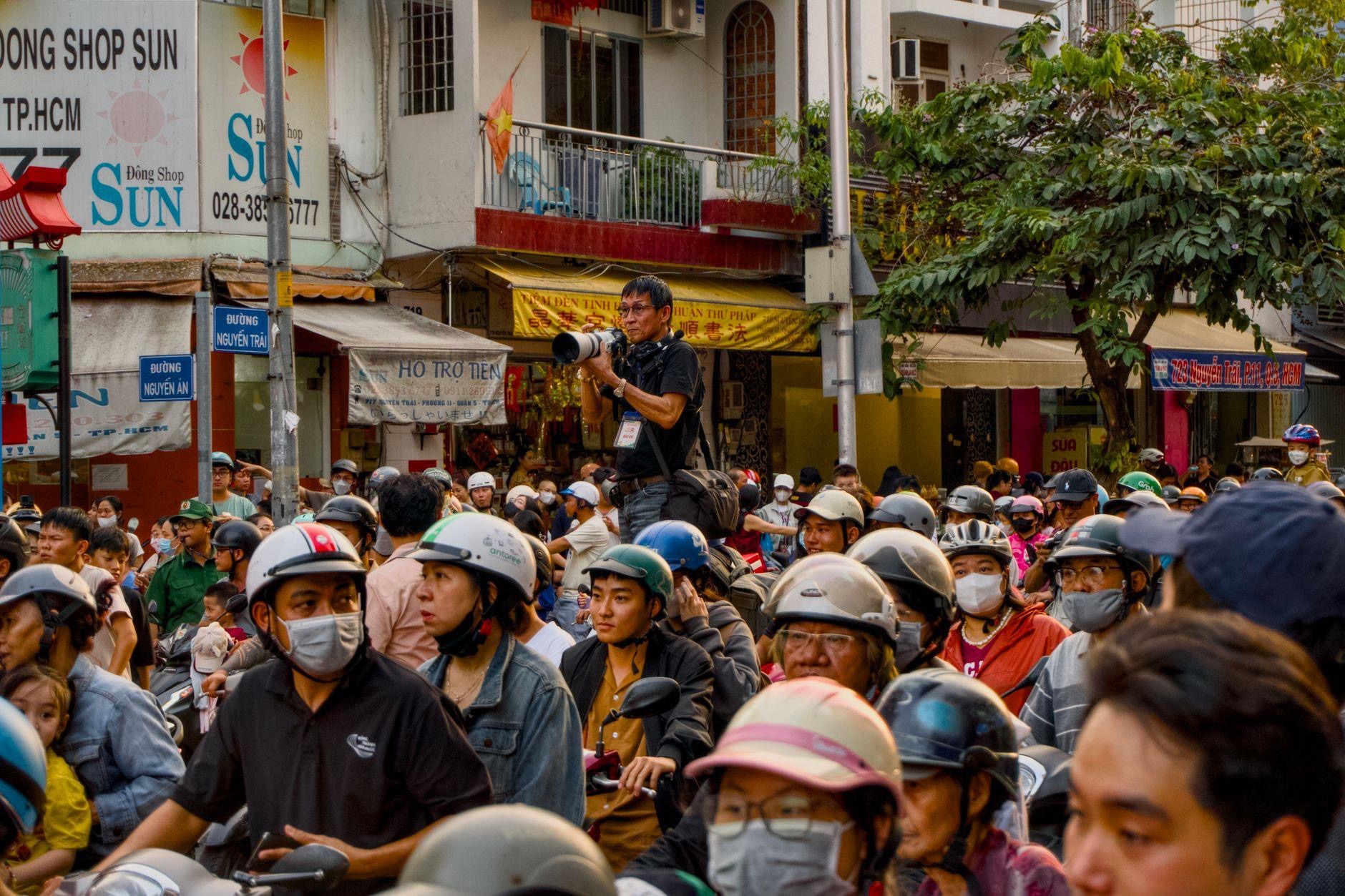 Photographer in a traffic jam