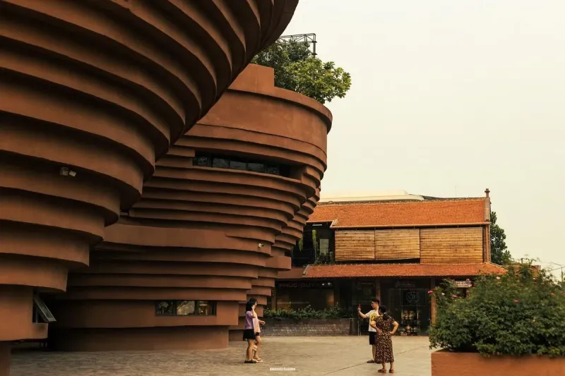 Bat Trang Pottery Museum: A Photography Guide